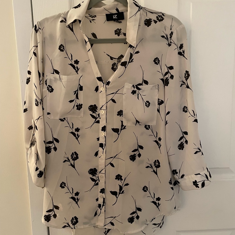 Light fabric professional three quarter sleeve.